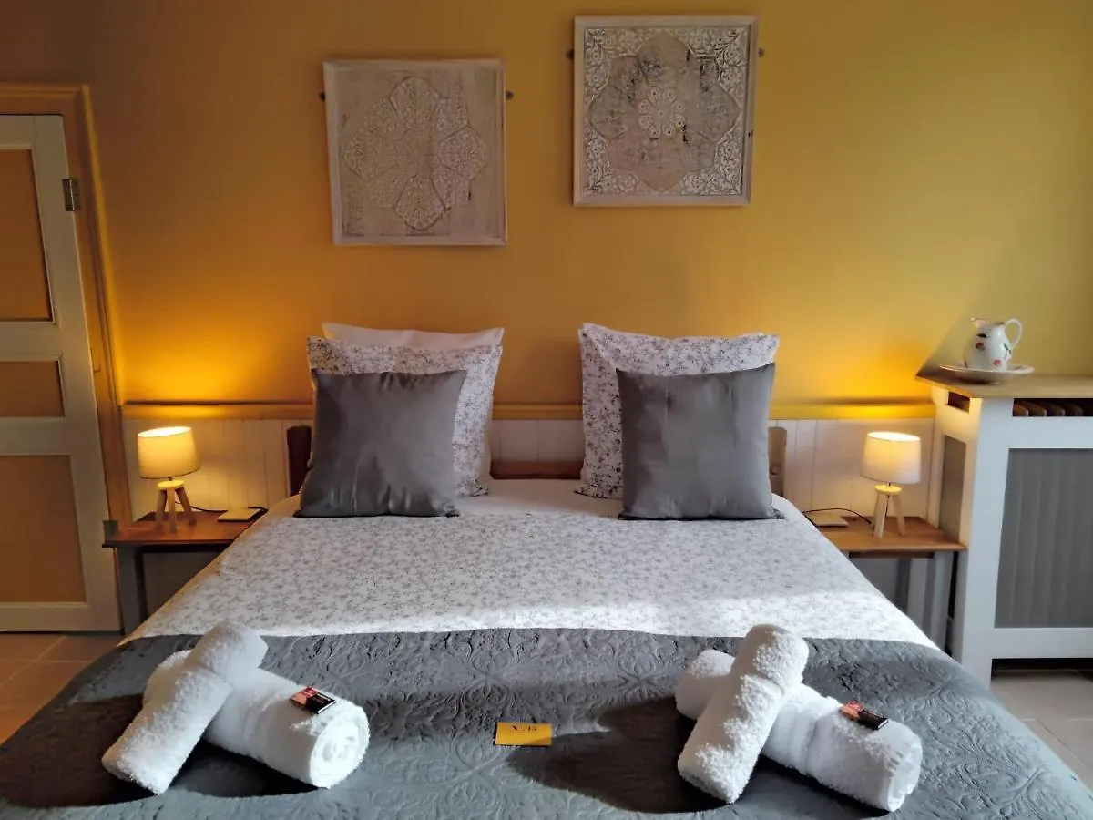 No.15 Chambre Dhote Charroux-dʼAllier