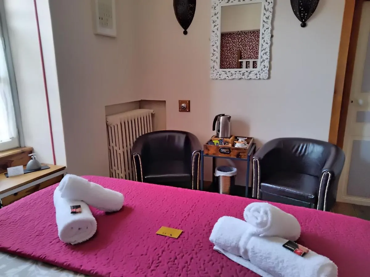 Bed & Breakfast No.15 Chambre Dhote Charroux-dʼAllier Francie